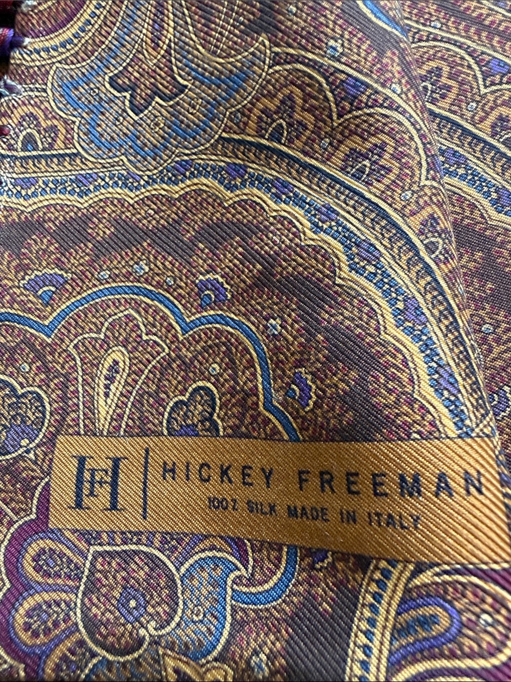Hickey Freeman Vintage Unisex Silk Paisley Scarf w/Long Fringe Crafted in Italy. - Picture 7 of 7
